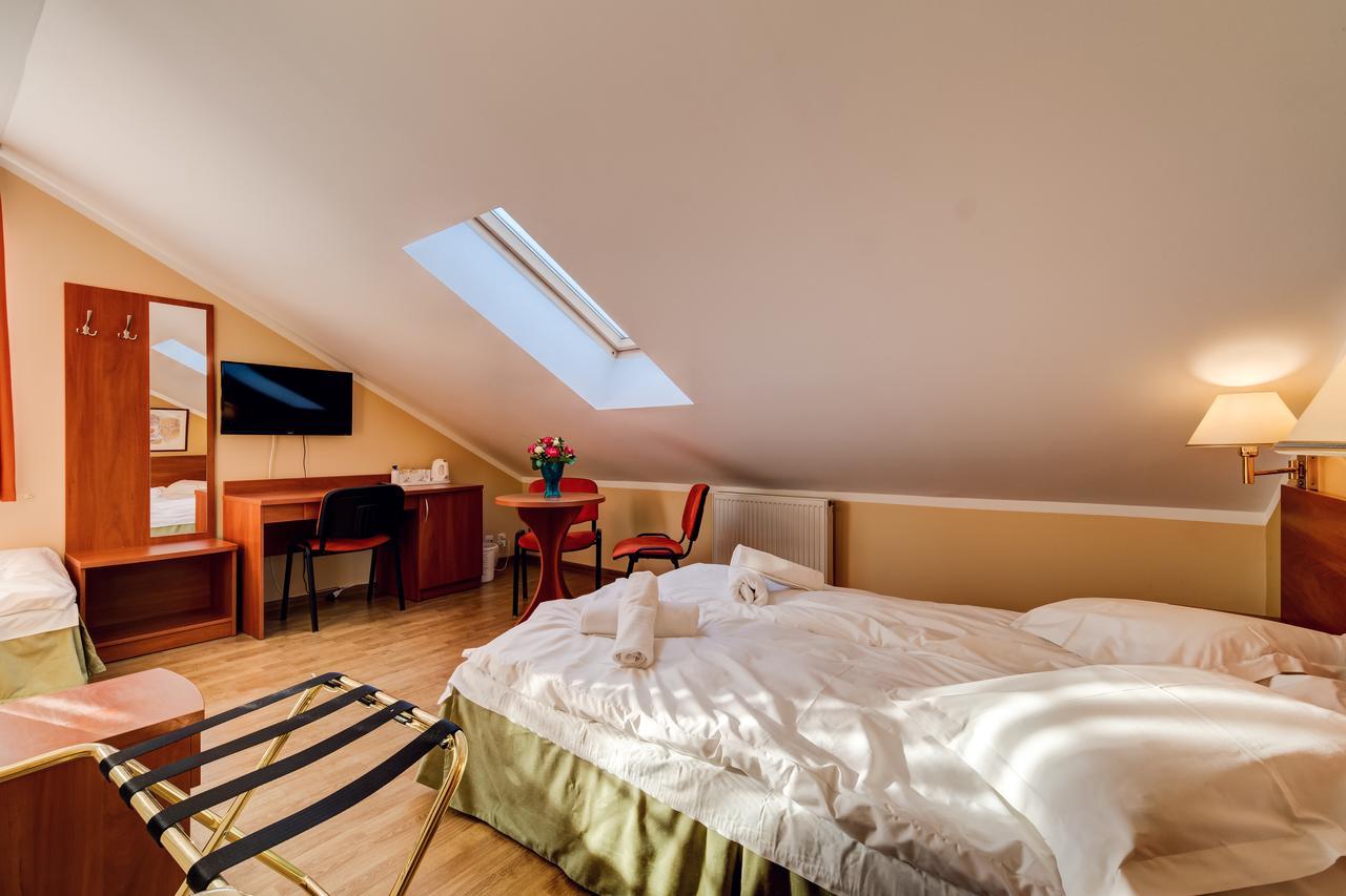 Plaza Bed & Breakfast 3*